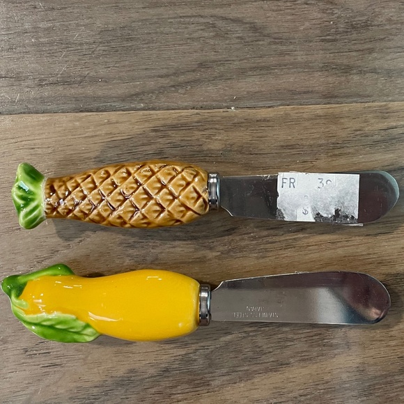 New with Tags Attached 2-Piece Set Butter Knives - Picture 1 of 7